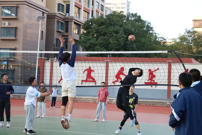 使他們能有